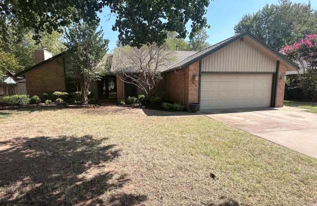 Comfort and Character on Lakeside Circle photos photos