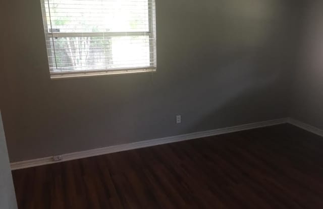 8951 Macarthur Ct S Gallery 3