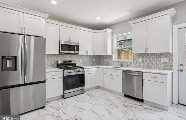 2225 N WATERLOO Street photos photos