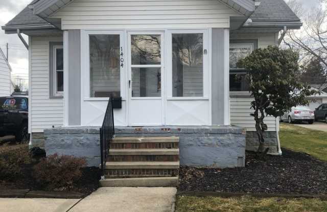 2 Bedroom with Bonus Room in Basement - 1404 Washington Boulevard, Mayfield Heights, OH 44124