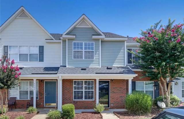 Amazing 2 bedroom 2.5 bathroom townhouse in NW Greensboro Keswick Place. Lawn care included. photos photos