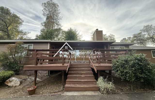 Spacious 3bd/1.5ba Auburn Home with 2 Car Garage & Bonus Room Gallery 3
