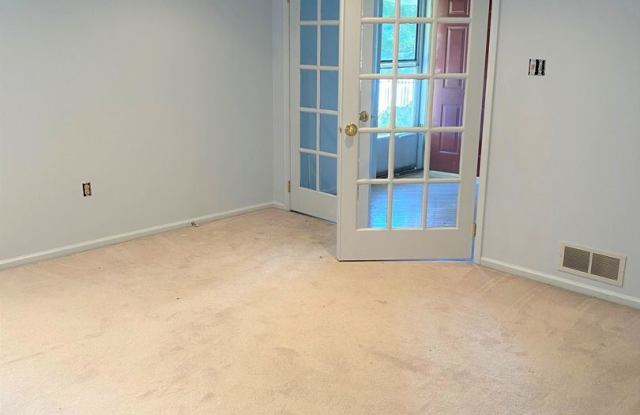 108 Cross Country Ct Gallery 2