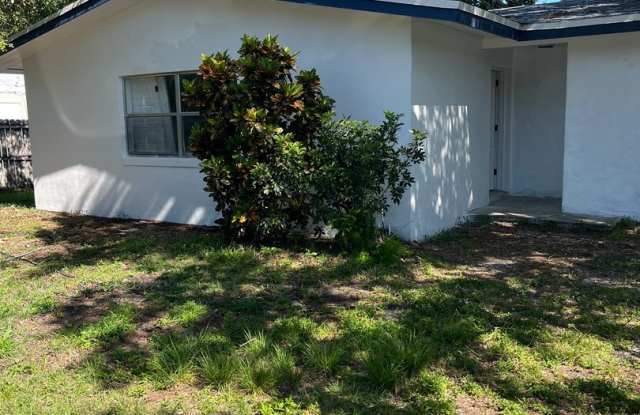 3/2 Updated Family Home in Ft. Pierce with large yard - 710 Howie Drive, Fort Pierce, FL 34982