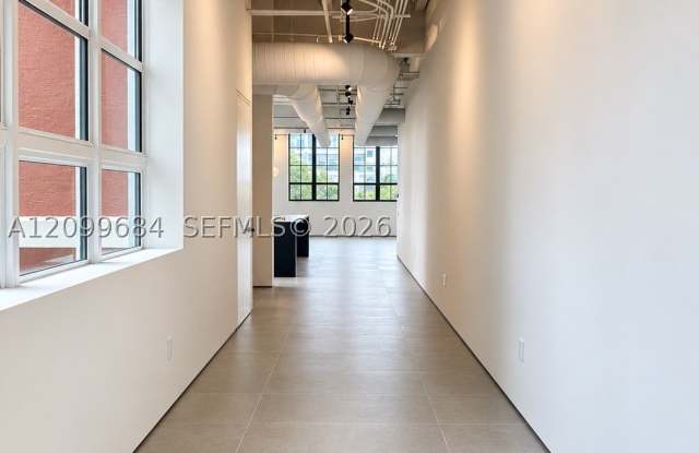 1749 NE Miami Ct Gallery 3
