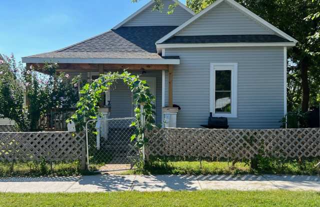 3 bedroom 2 Bath $875 photos photos