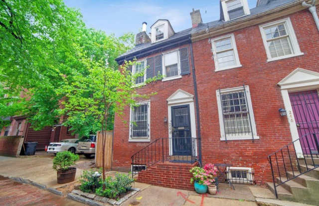 Gorgeous 3-Bedroom Townhouse in Washington Square West! Available mid-June! - 248 South Warnock Street, Philadelphia, PA 19107