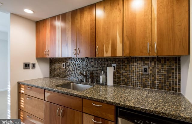 1422 GREENDALE #2 Gallery 2