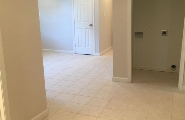 454 Lakeside Drive Gallery 4