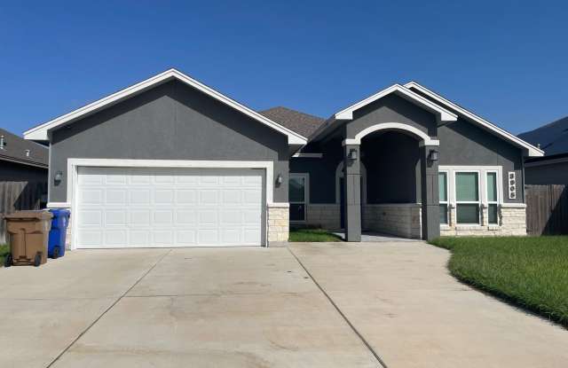 4/3-Prime Location! Gallery 3