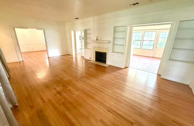 *MOVE IN SPECIAL* Historic Charm Near Woodlawn Lake! 3 Bed, 2 Bath Home with Hardwood Floors Gallery 4