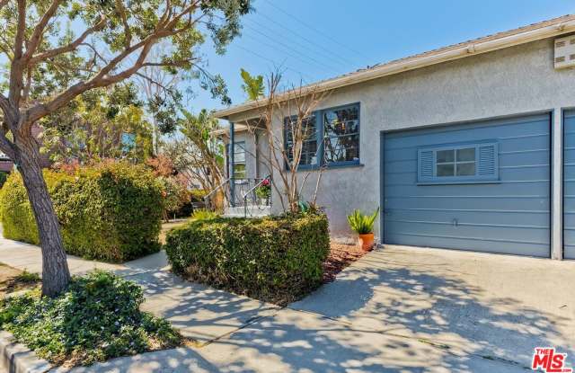 3823 Moore St photos photos