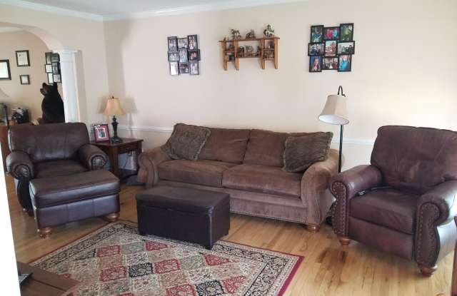 9323 ROBNEL PLACE Gallery 3