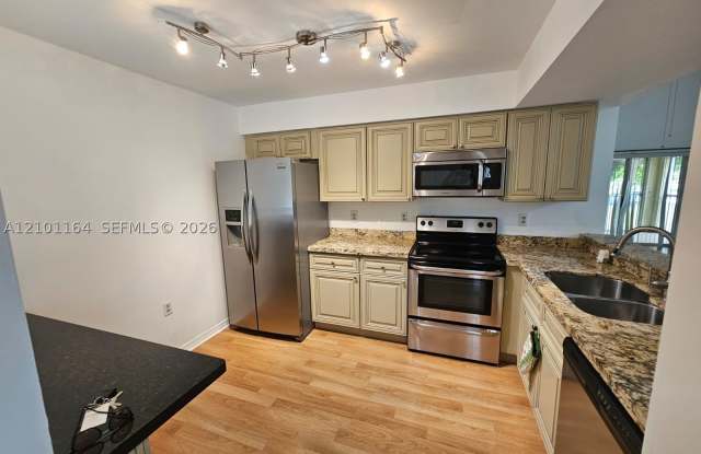 2206 Glenmoor Dr Gallery 2