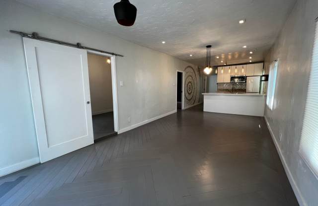 Gorgeous 3 bedroom 2 bedroom cottage near the Arts District! photos photos