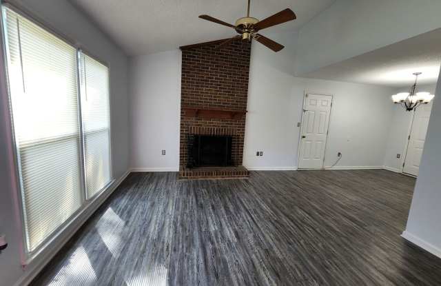 3 Bedroom Home in Chestnut Lake Gallery 4