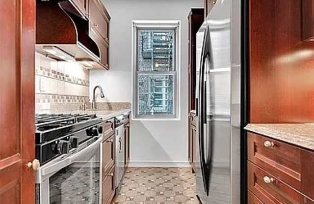 4445 Post Rd Apt 3E - 4445 Post Road, Bronx, NY 10471