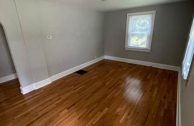 1918 Bertha Street Gallery 2