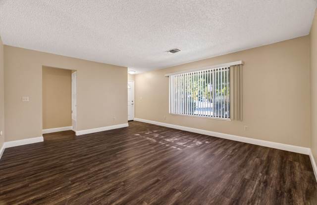 Rental Home in Davis CA | Attached Garage, Backyard & Washer/Dryer Hookups Gallery 3