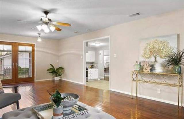 809 1/2 Cedar Street Gallery 2