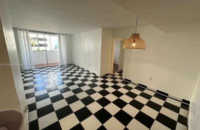 5055 NW 7th St photos photos