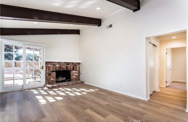 11615 Viking Avenue Gallery 3