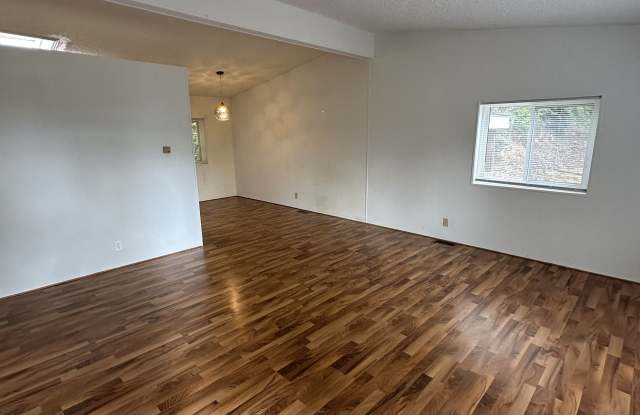 111 E Woodlane Dr Gallery 2