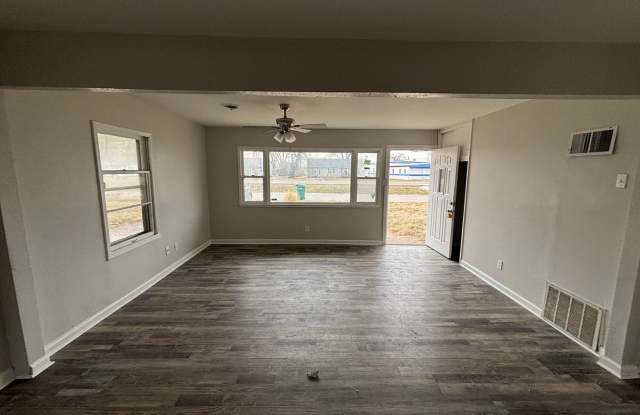 LIMITED TIME**NO APPLICATION FEE**1/2 OFF DEPOSIT** - 21 Dora Drive, Cahokia, IL 62206