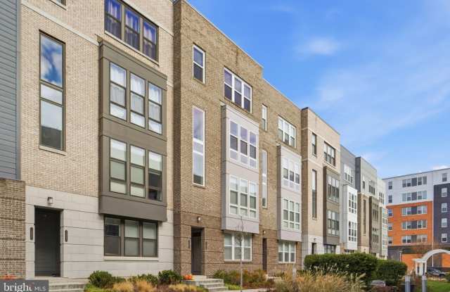 13331 LAUNDERS Street - 13331 Launders Street, McNair, VA 20171