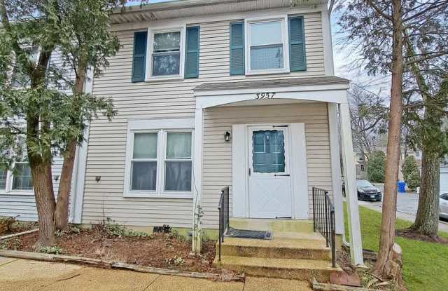 End Unit Townhome 3/Bedrooms 1.5/Bathrooms-Fenced In Yard, Large Deck, Hardwood Flooring, Newly Painted! - 3957 Wintergreen Place, Waldorf, MD 20602