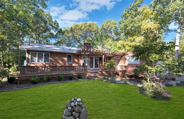 1075 Inlet Lane - 1075 Inlet Lane, Greenport West, NY 11944