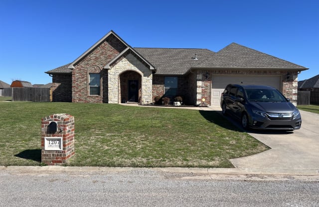 1207 Apple Creek Drive - 1207 Apple Creek Drive, Elgin, OK 73538