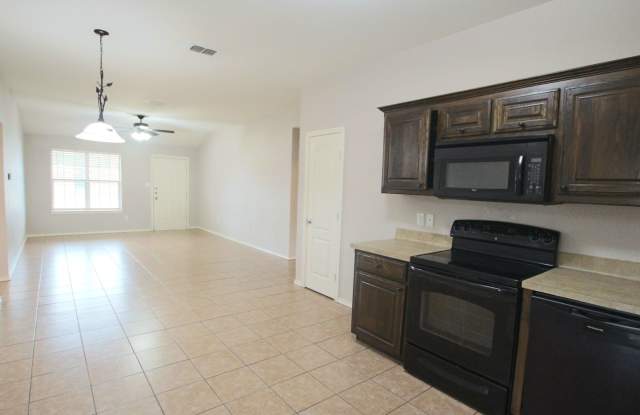 Available 3 Bedroom Duplex in Lindale! Gallery 4