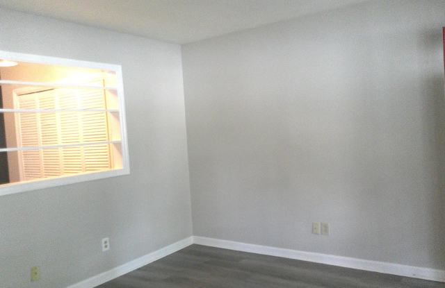 Hermitage Hills Adorable Duplex with Bonus Room       20260918 Gallery 4
