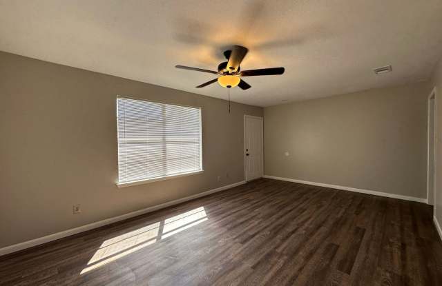 Duplex LEASING SPECIAL! photos photos Duplex LEASING SPECIAL! photos photos