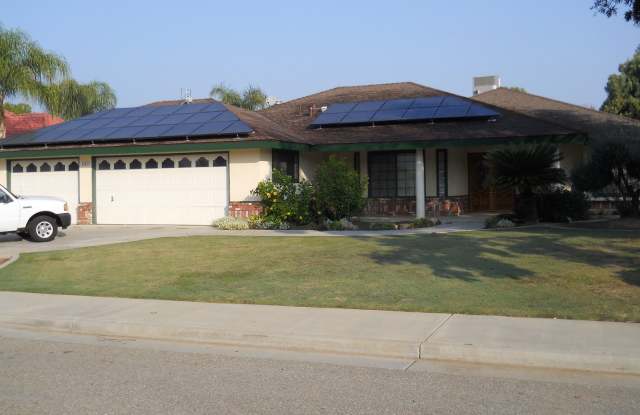 Beautiful Home in Wasco with Solar!! photos photos