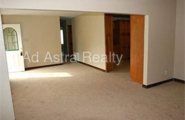 Updated 3 Bed 1 Bath Home in KCMO-Available in OCTOBER!! Gallery 3