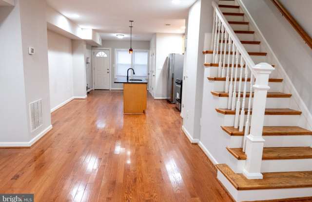 1928 BENNETT Place NE Gallery 2