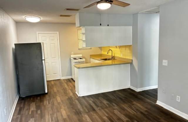 1160 Comanche Street - 4 photos photos 1160 Comanche Street - 4 photos photos