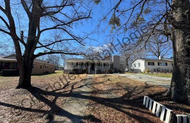 Fully updated 3 bedroom, 2.5 bath home in Monroe! - 303 Turner Street, Monroe, NC 28110