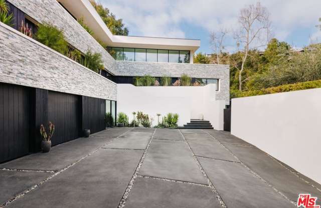 7681 Willow Glen Rd Gallery 3