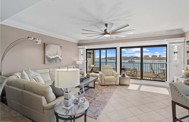 221 La Peninsula photos photos