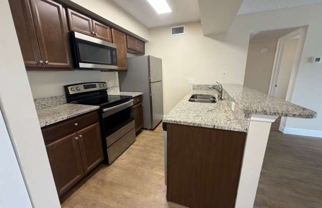 ANNUAL RENTAL - 2 BED / 2 BATH CONDO AT MYSTIC GARDENS Gallery 3