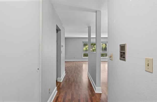 140 Walnut Avenue Gallery 4