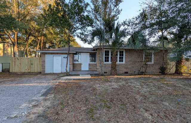 307 Hermey Ave Pensacola. MOVE IN SPECIAL: HALF OFF first full month of rent!!! photos photos 307 Hermey Ave Pensacola. MOVE IN SPECIAL: HALF OFF first full month of rent!!! photos photos