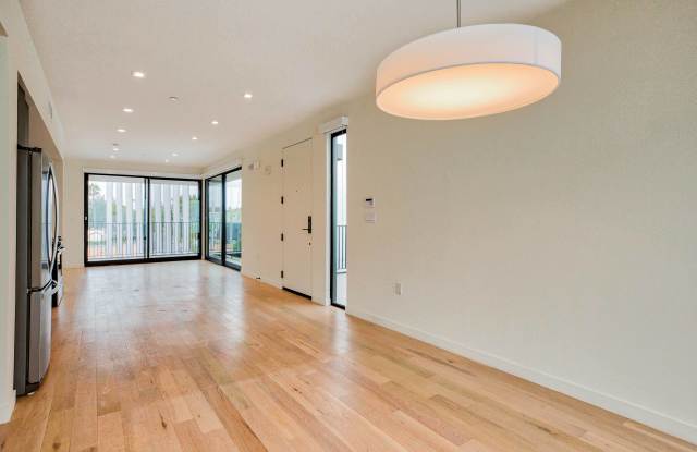 810 Ashland Gallery 3