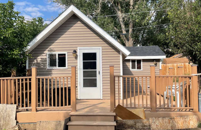 910 1/2 8th Street - 910 8th Street, Rawlins, WY 82301