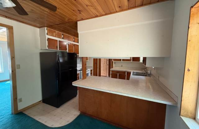 3 Bed 1.5 Bath With Lots of Space Gallery 3