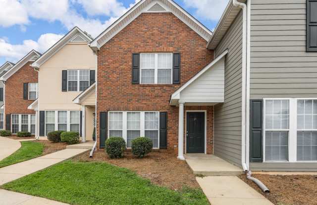 Freshly Renovated 2 BR, 2.5 BA Townhome Centrally Located between Spartanburg  Downtown Greenville photos photos