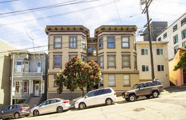 2737 SUTTER Apartments Gallery 1